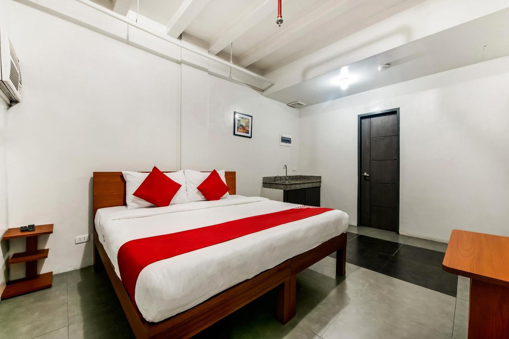 Oyo 136 Regal Residences Quezon City Dış mekan fotoğraf