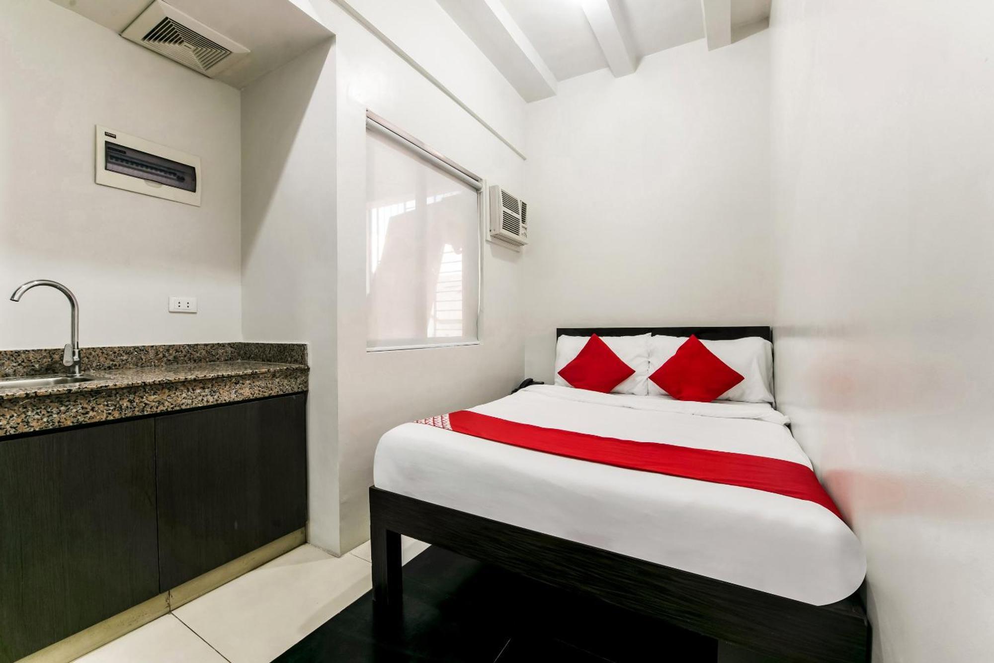 Oyo 136 Regal Residences Quezon City Dış mekan fotoğraf