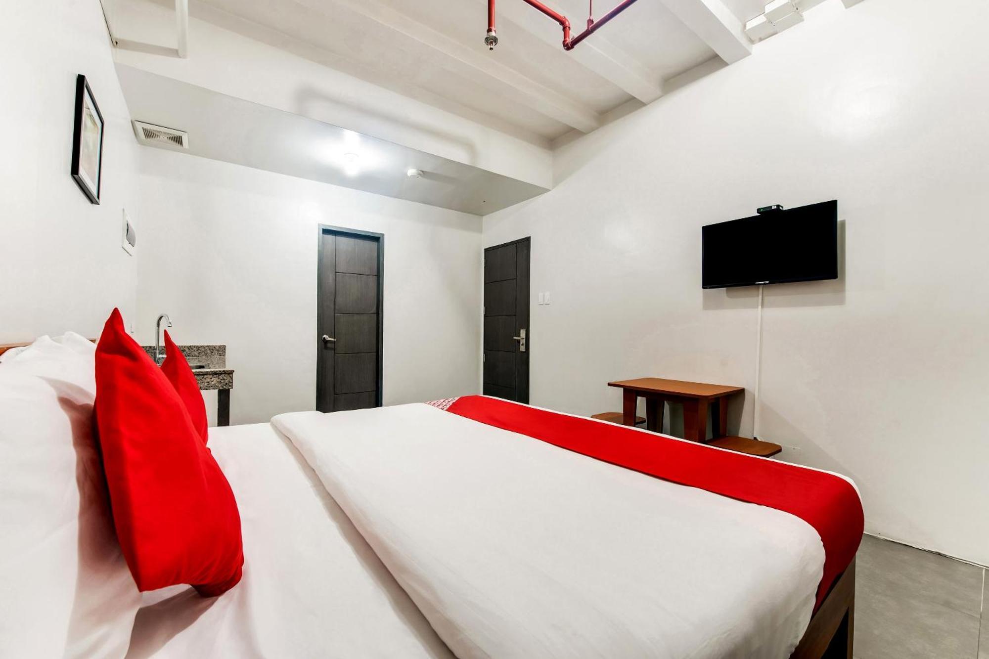 Oyo 136 Regal Residences Quezon City Dış mekan fotoğraf