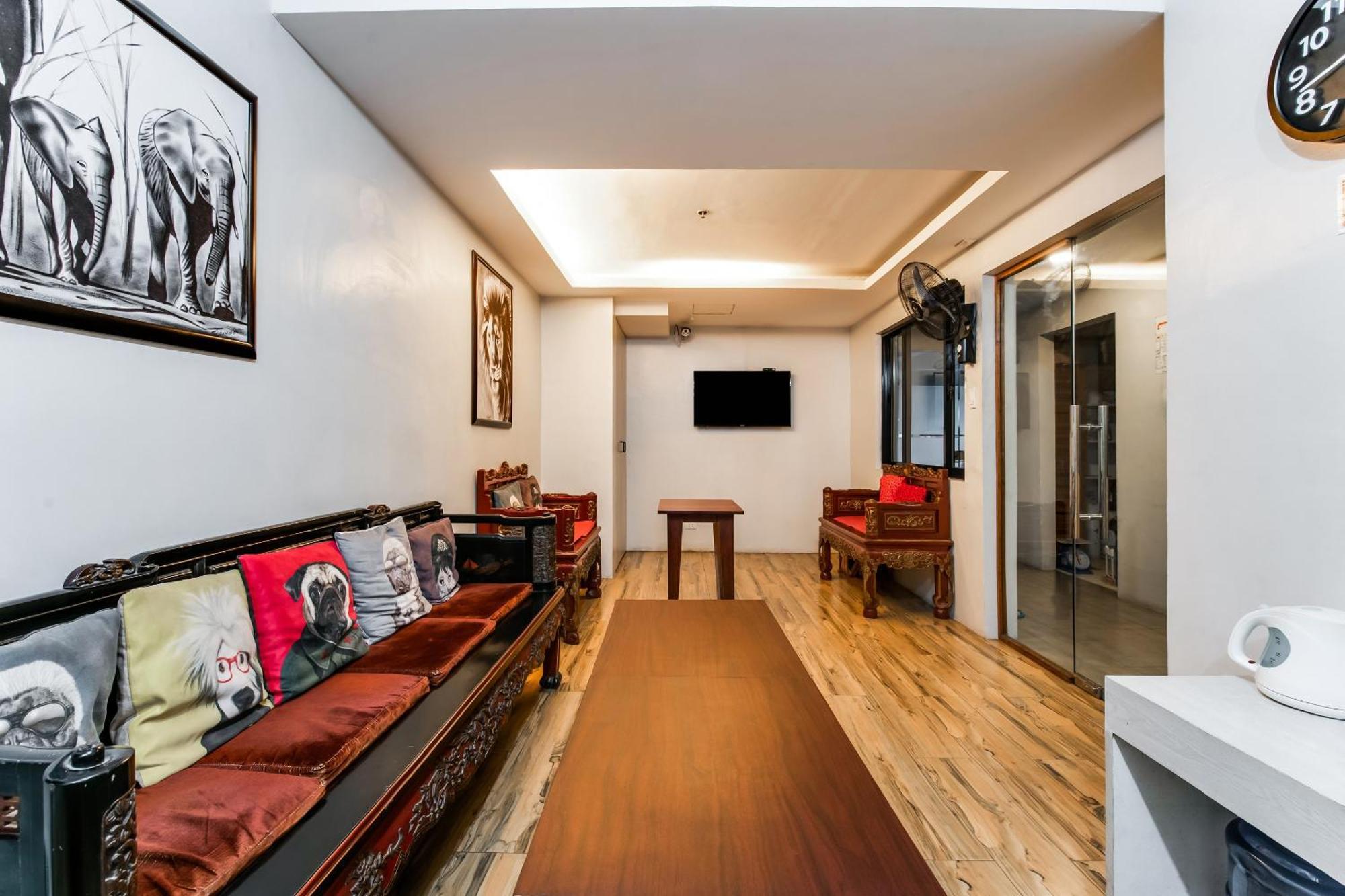 Oyo 136 Regal Residences Quezon City Dış mekan fotoğraf