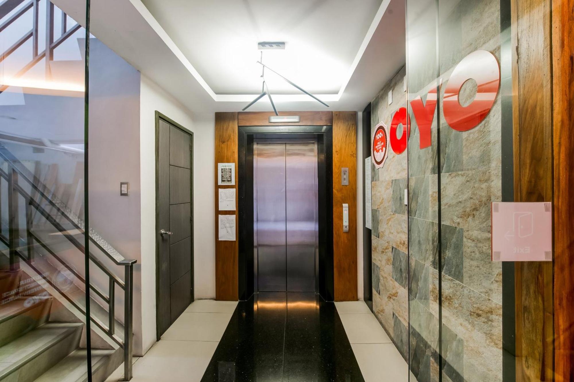 Oyo 136 Regal Residences Quezon City Dış mekan fotoğraf