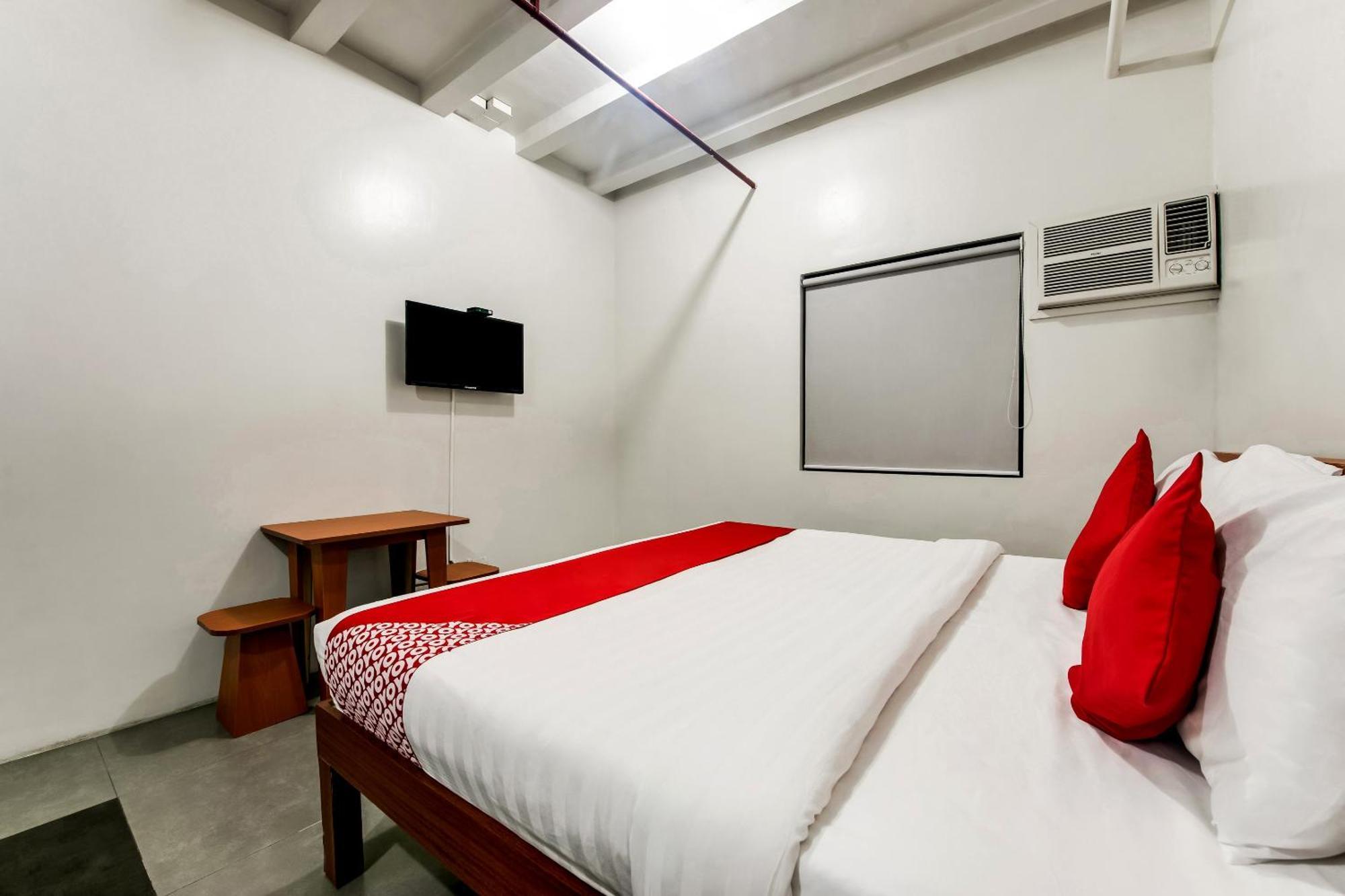 Oyo 136 Regal Residences Quezon City Dış mekan fotoğraf