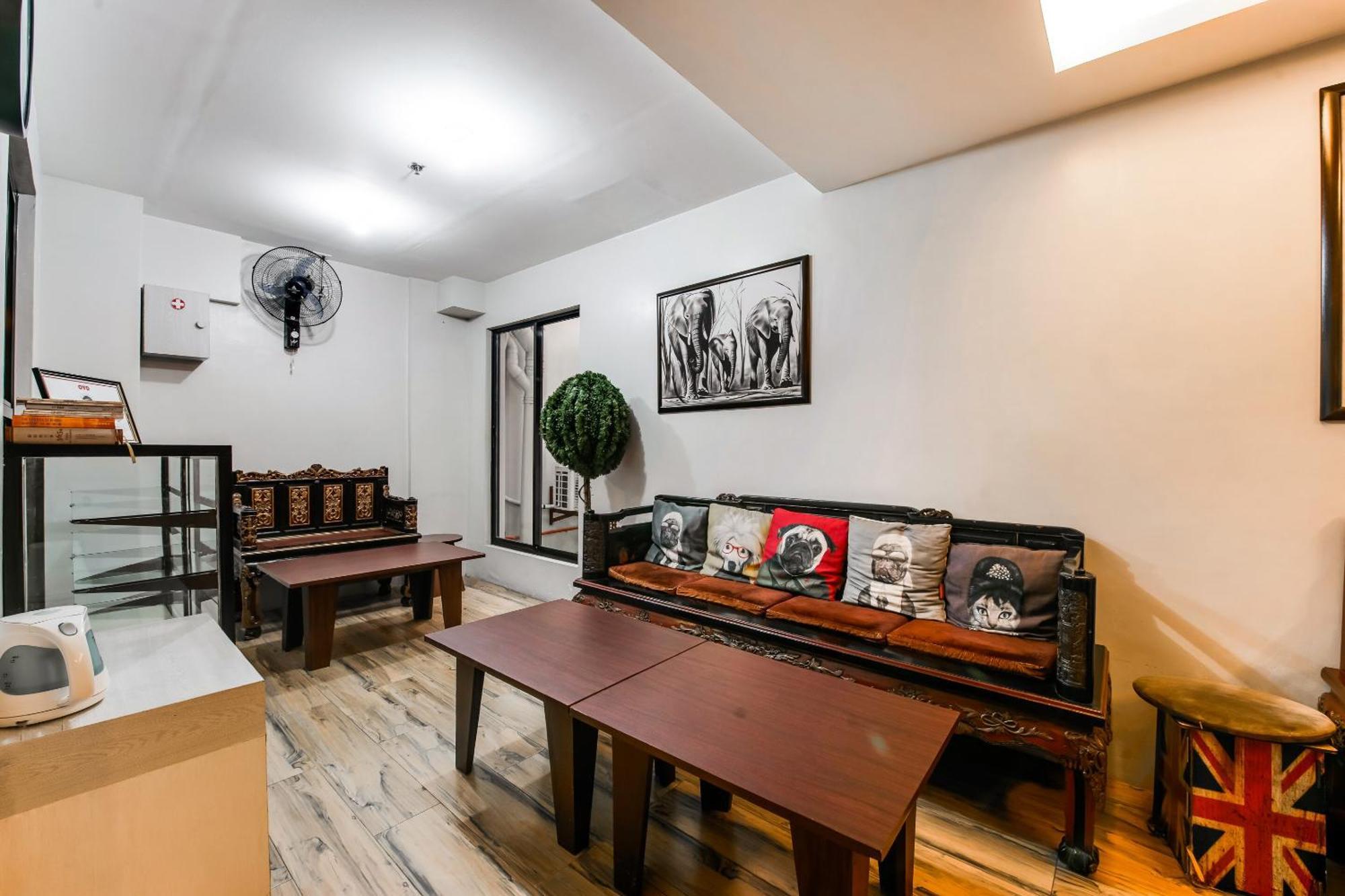 Oyo 136 Regal Residences Quezon City Dış mekan fotoğraf